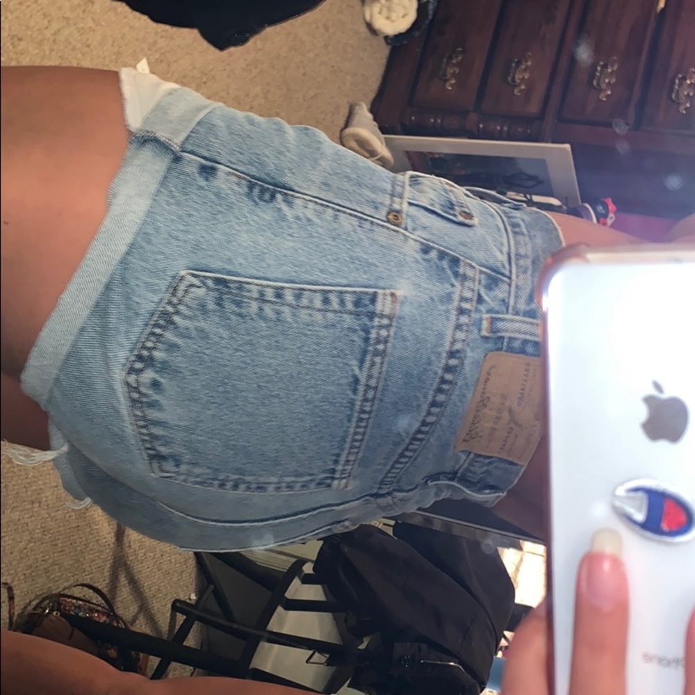 Eddie Baurer high waisted jean shorts! 🤟🏼